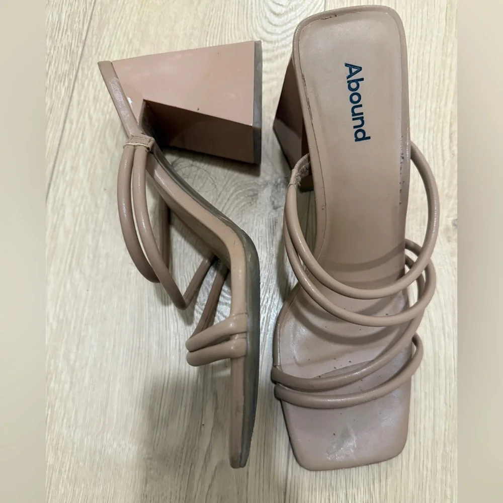 Abound Women's Austyn Block Heel Strappy tan/Nude Sandals size 10